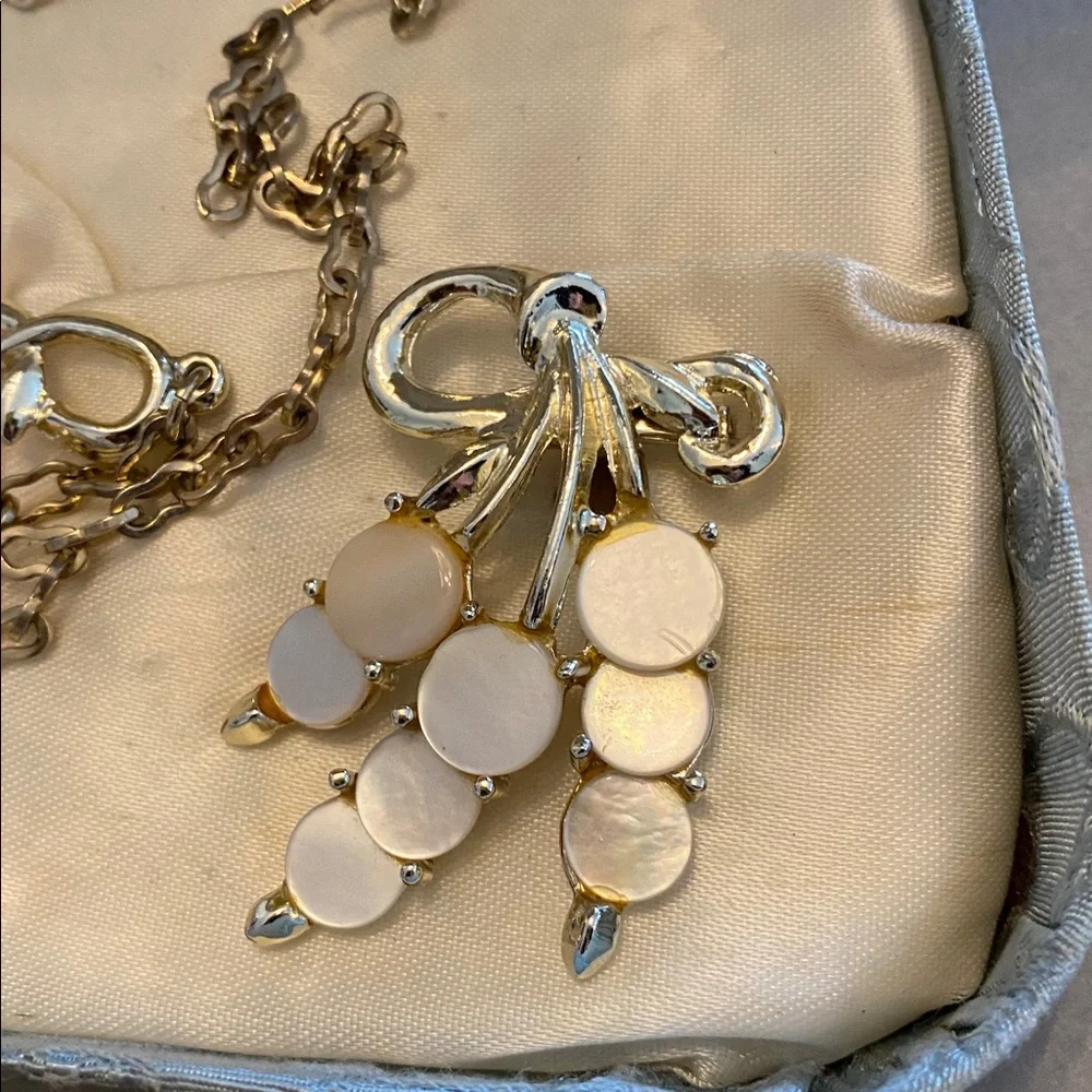 Lucien Piccard Gold and Cream Jewelry Set - Picture 2 of 4